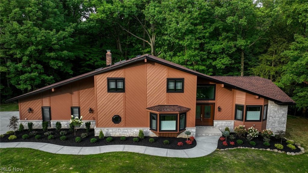6567 Queens Way, Brecksville, OH 44141