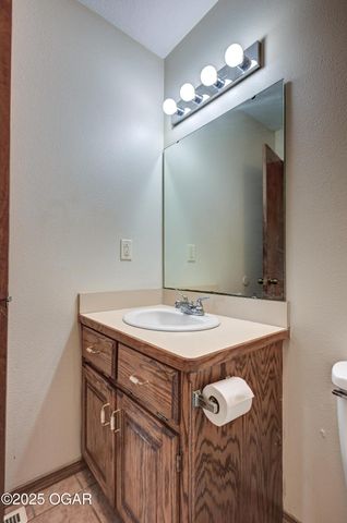 203 N Adams Avenue, Joplin, MO 64801