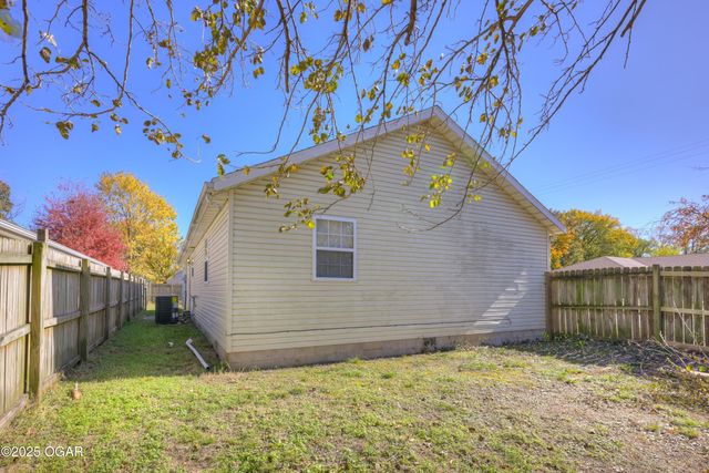 203 N Adams Avenue, Joplin, MO 64801