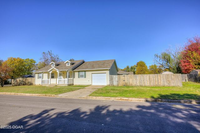 203 N Adams Avenue, Joplin, MO 64801