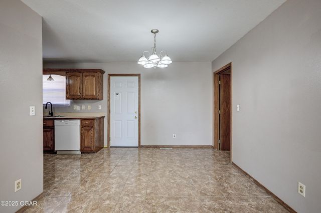 203 N Adams Avenue, Joplin, MO 64801