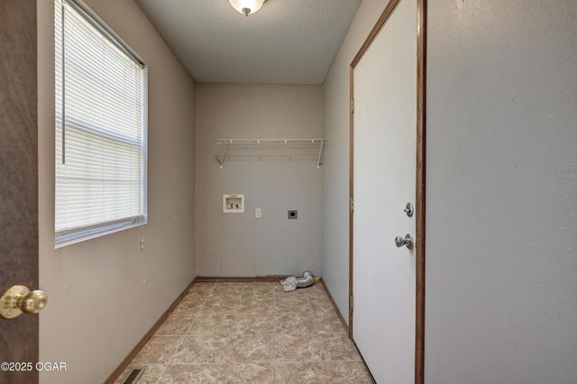 203 N Adams Avenue, Joplin, MO 64801