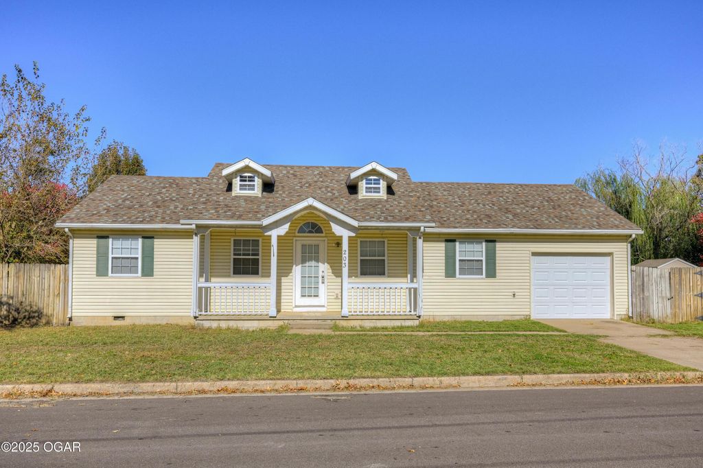 203 N Adams Avenue, Joplin, MO 64801