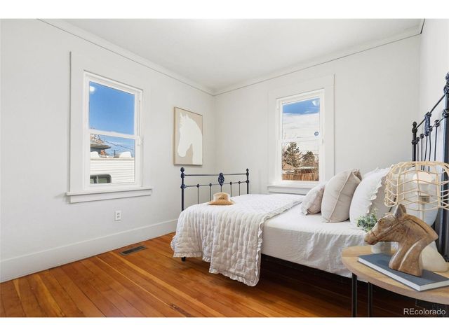 1568 Clinton St, Aurora, CO 80010