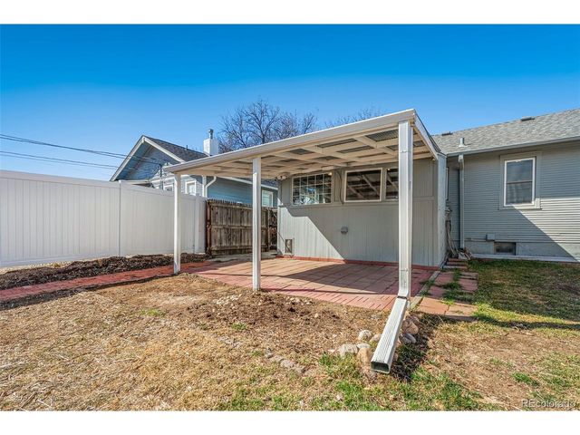 1568 Clinton St, Aurora, CO 80010