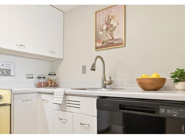 888 N Logan St 10D, Denver, CO 80203