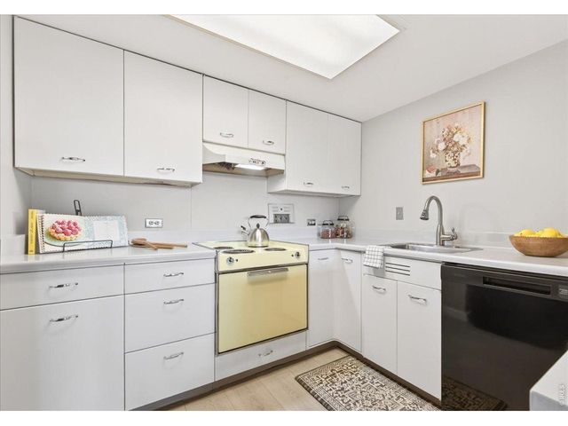 888 N Logan St 10D, Denver, CO 80203