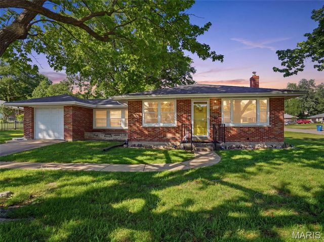 3631 Park Crest Drive, St Louis, MO 63125