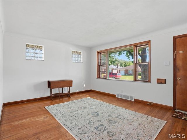 3631 Park Crest Drive, St Louis, MO 63125