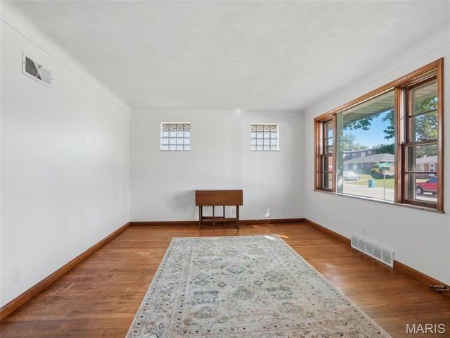 3631 Park Crest Drive, St Louis, MO 63125