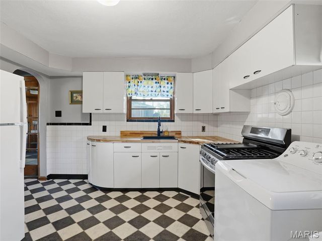 3631 Park Crest Drive, St Louis, MO 63125