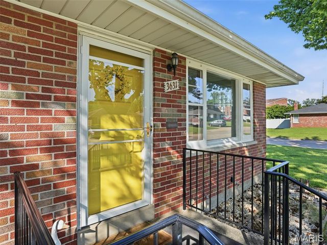 3631 Park Crest Drive, St Louis, MO 63125