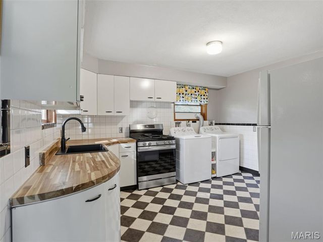3631 Park Crest Drive, St Louis, MO 63125