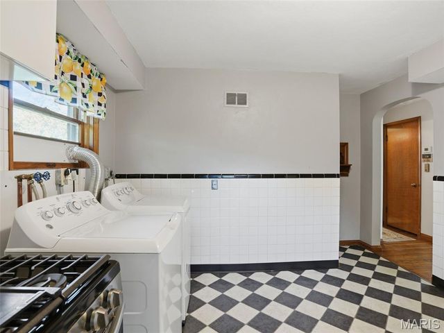 3631 Park Crest Drive, St Louis, MO 63125