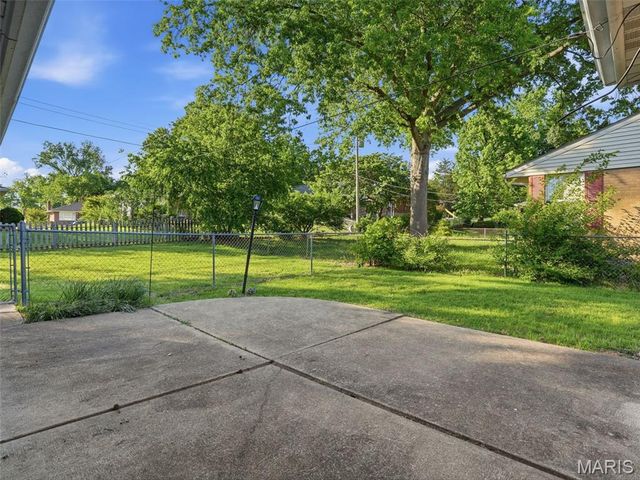 3631 Park Crest Drive, St Louis, MO 63125