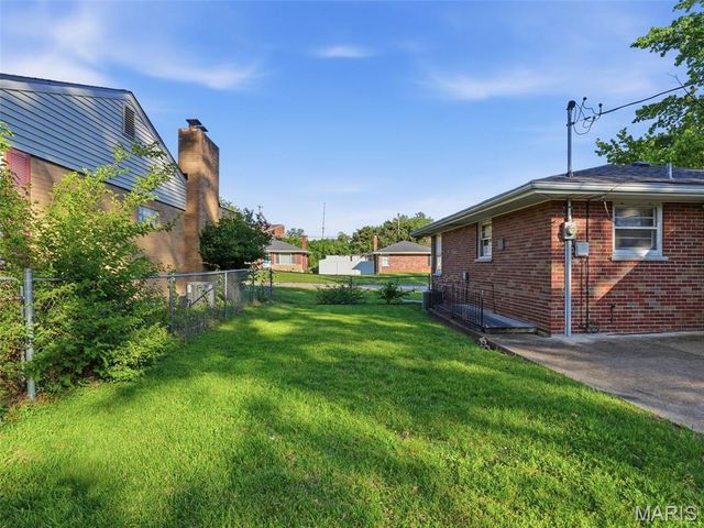 3631 Park Crest Drive, St Louis, MO 63125