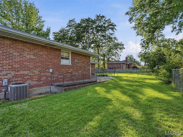 3631 Park Crest Drive, St Louis, MO 63125
