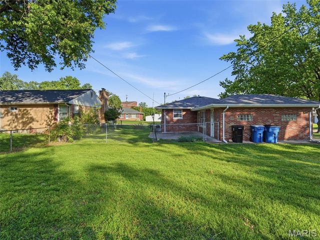 3631 Park Crest Drive, St Louis, MO 63125