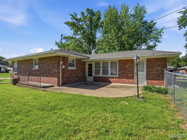 3631 Park Crest Drive, St Louis, MO 63125