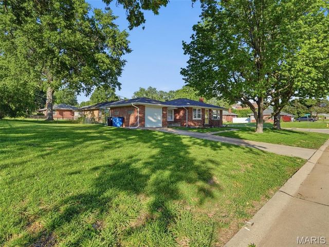 3631 Park Crest Drive, St Louis, MO 63125