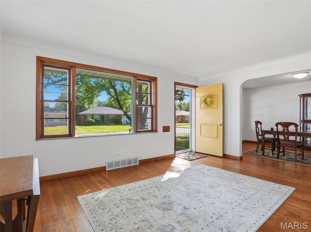 3631 Park Crest Drive, St Louis, MO 63125