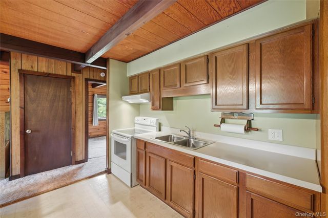 2 Linder Drive, New Paltz, NY 12561