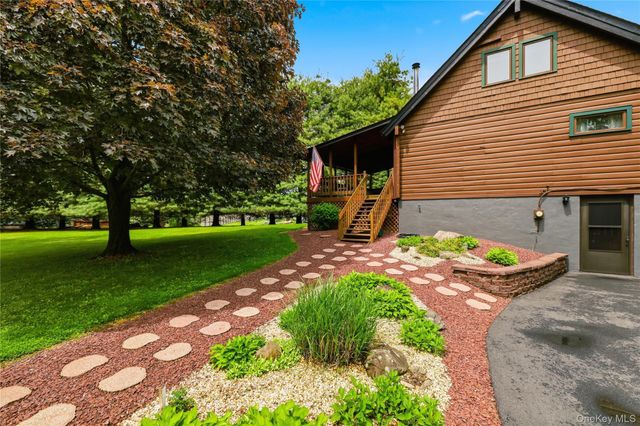 2 Linder Drive, New Paltz, NY 12561