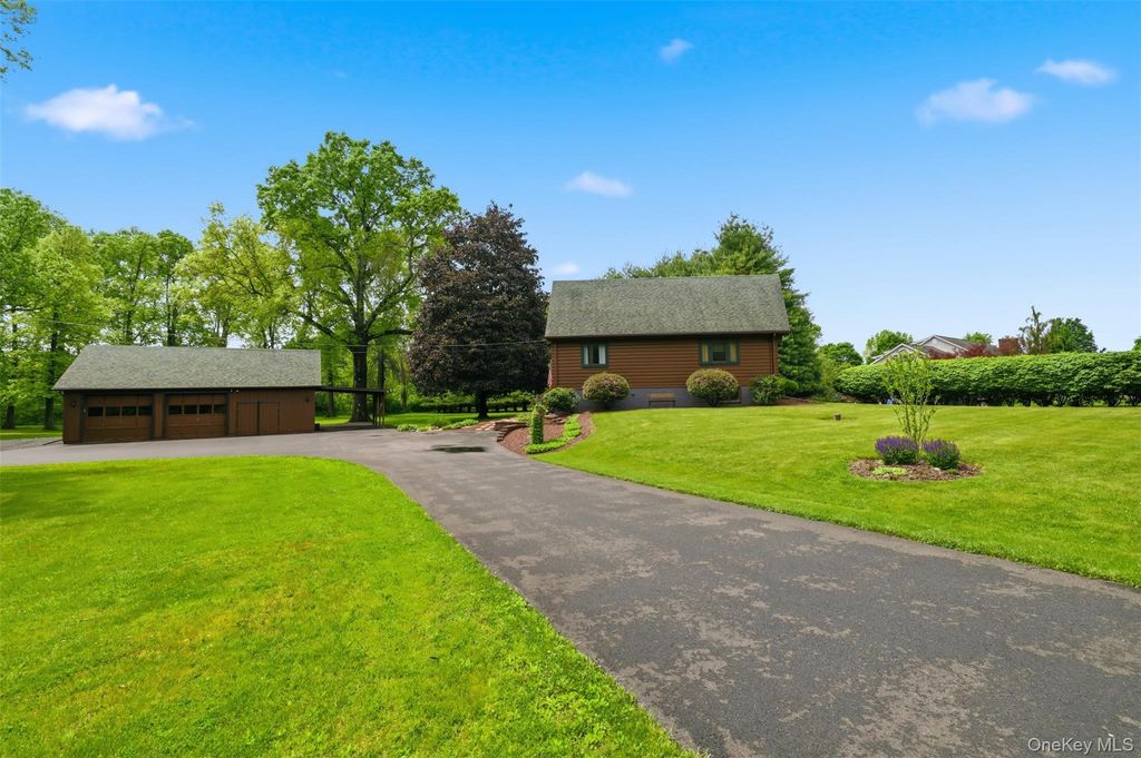 2 Linder Drive, New Paltz, NY 12561