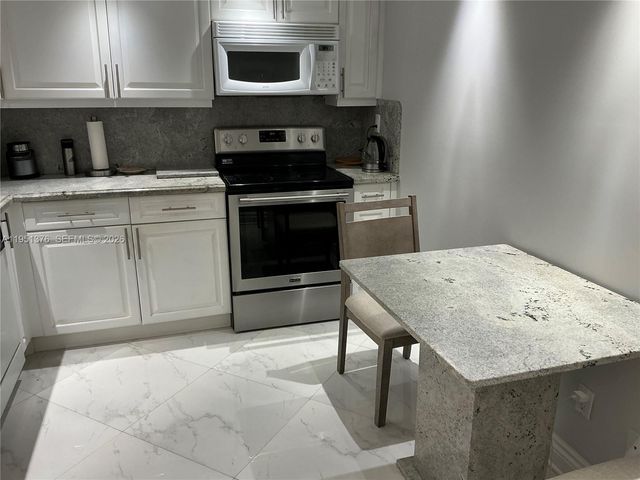 400 Leslie Dr 207, Hallandale Beach, FL 33009