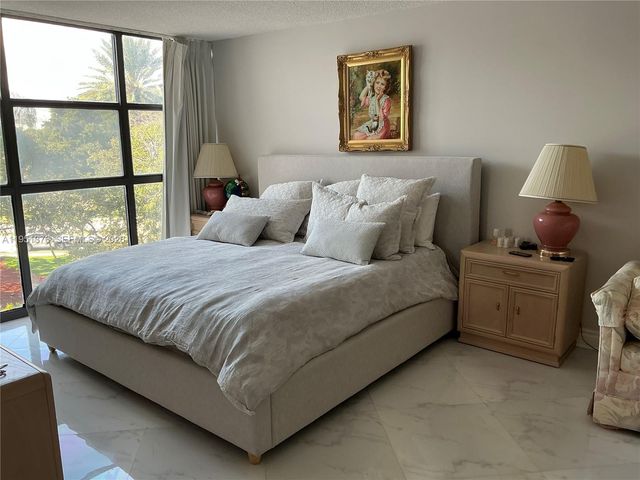 400 Leslie Dr 207, Hallandale Beach, FL 33009