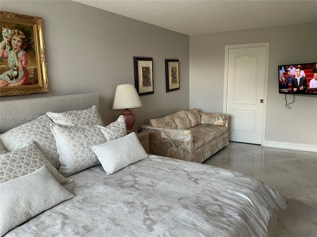 400 Leslie Dr 207, Hallandale Beach, FL 33009