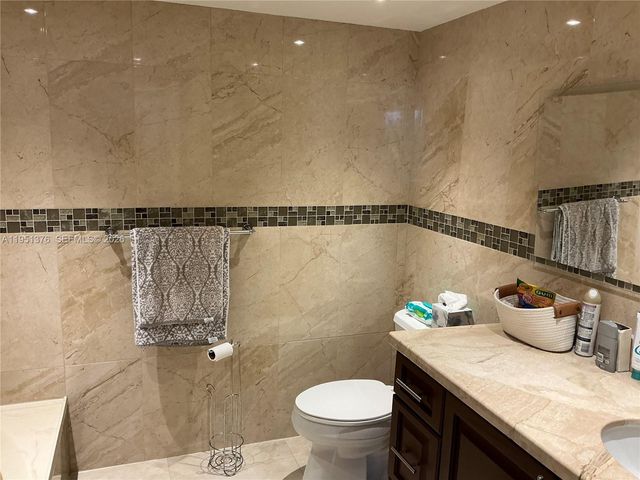 400 Leslie Dr 207, Hallandale Beach, FL 33009