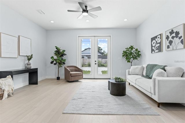 2512 W CHESTNUT STREET, Tampa, FL 33607