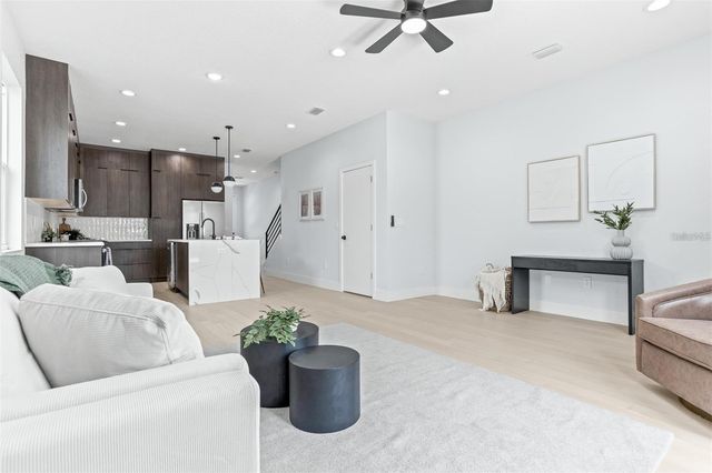 2512 W CHESTNUT STREET, Tampa, FL 33607