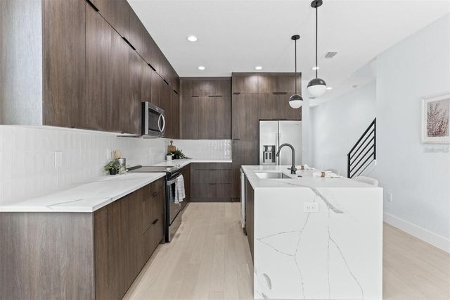 2512 W CHESTNUT STREET, Tampa, FL 33607