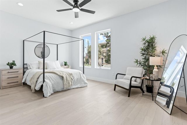 2512 W CHESTNUT STREET, Tampa, FL 33607