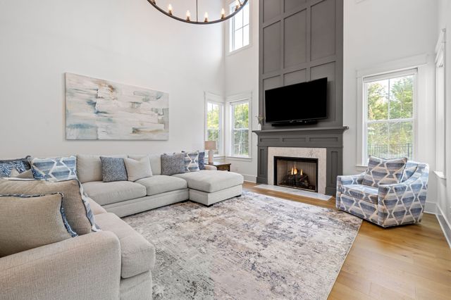 1016 Sinatra Dr, Nolensville, TN 37135