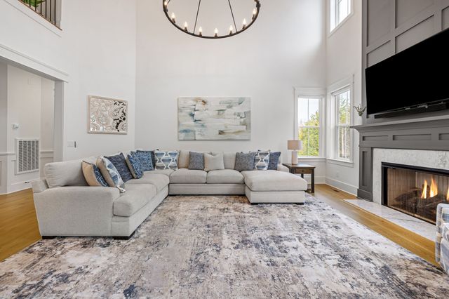 1016 Sinatra Dr, Nolensville, TN 37135