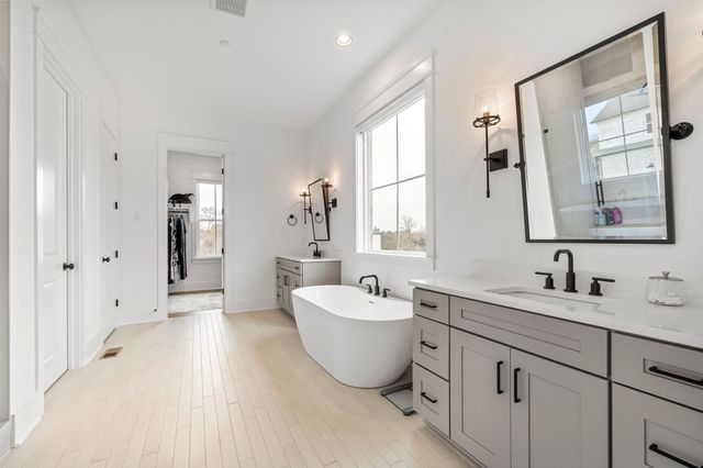 1016 Sinatra Dr, Nolensville, TN 37135