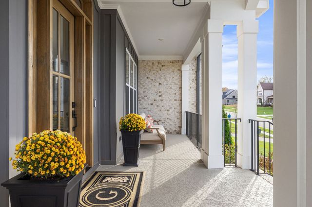 1016 Sinatra Dr, Nolensville, TN 37135