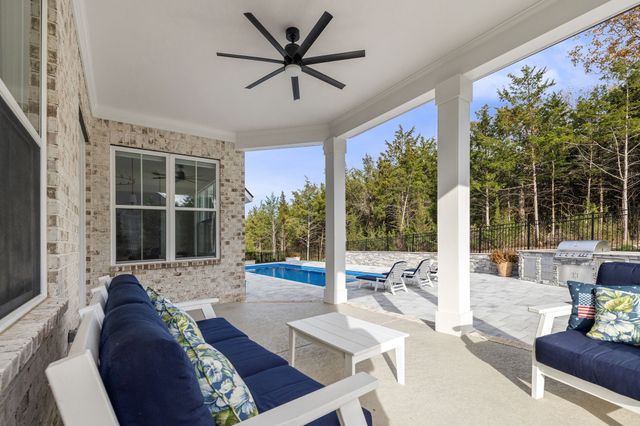 1016 Sinatra Dr, Nolensville, TN 37135