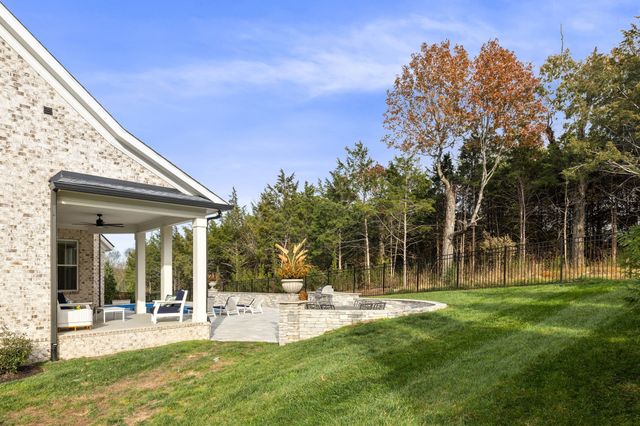 1016 Sinatra Dr, Nolensville, TN 37135