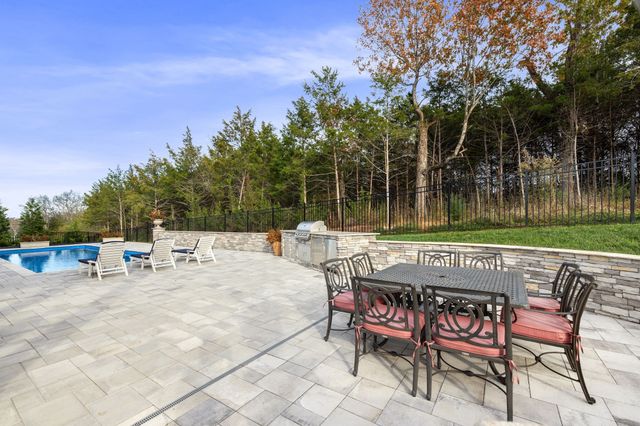 1016 Sinatra Dr, Nolensville, TN 37135