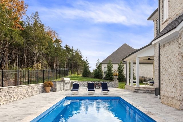 1016 Sinatra Dr, Nolensville, TN 37135