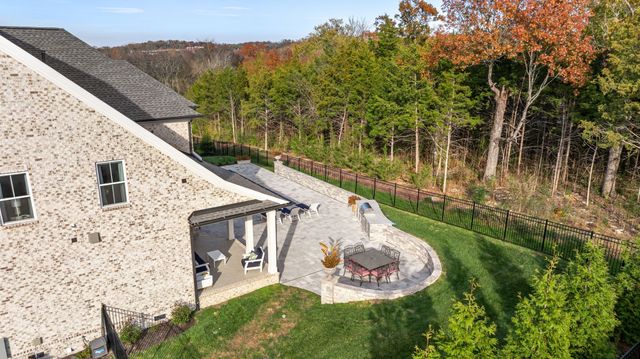 1016 Sinatra Dr, Nolensville, TN 37135