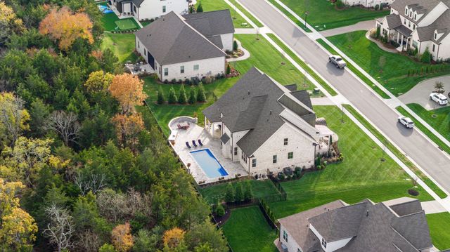 1016 Sinatra Dr, Nolensville, TN 37135