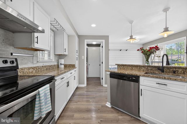 43793 STONEBRIDGE DR, Ashburn, VA 20147