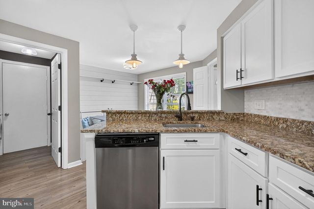 43793 STONEBRIDGE DR, Ashburn, VA 20147