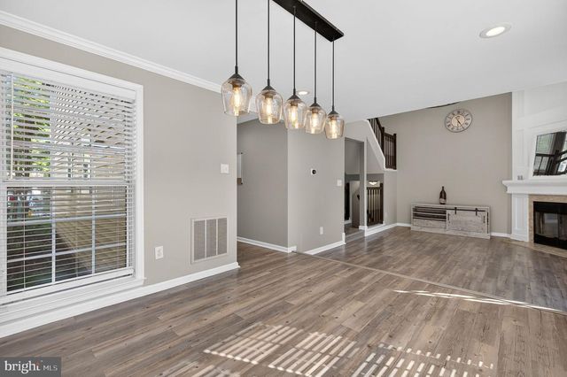 43793 STONEBRIDGE DR, Ashburn, VA 20147