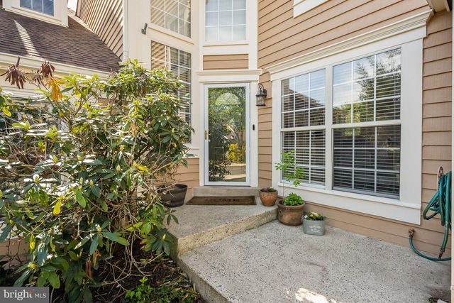 43793 STONEBRIDGE DR, Ashburn, VA 20147